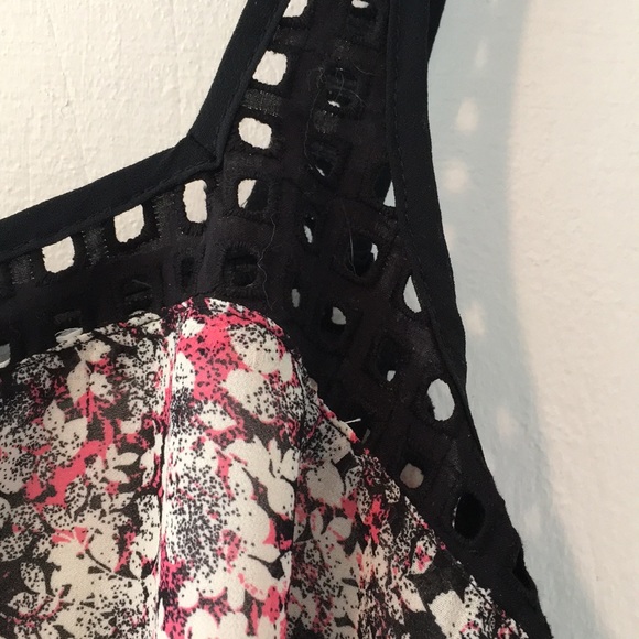 NWT Floral Top - Picture 3 of 5